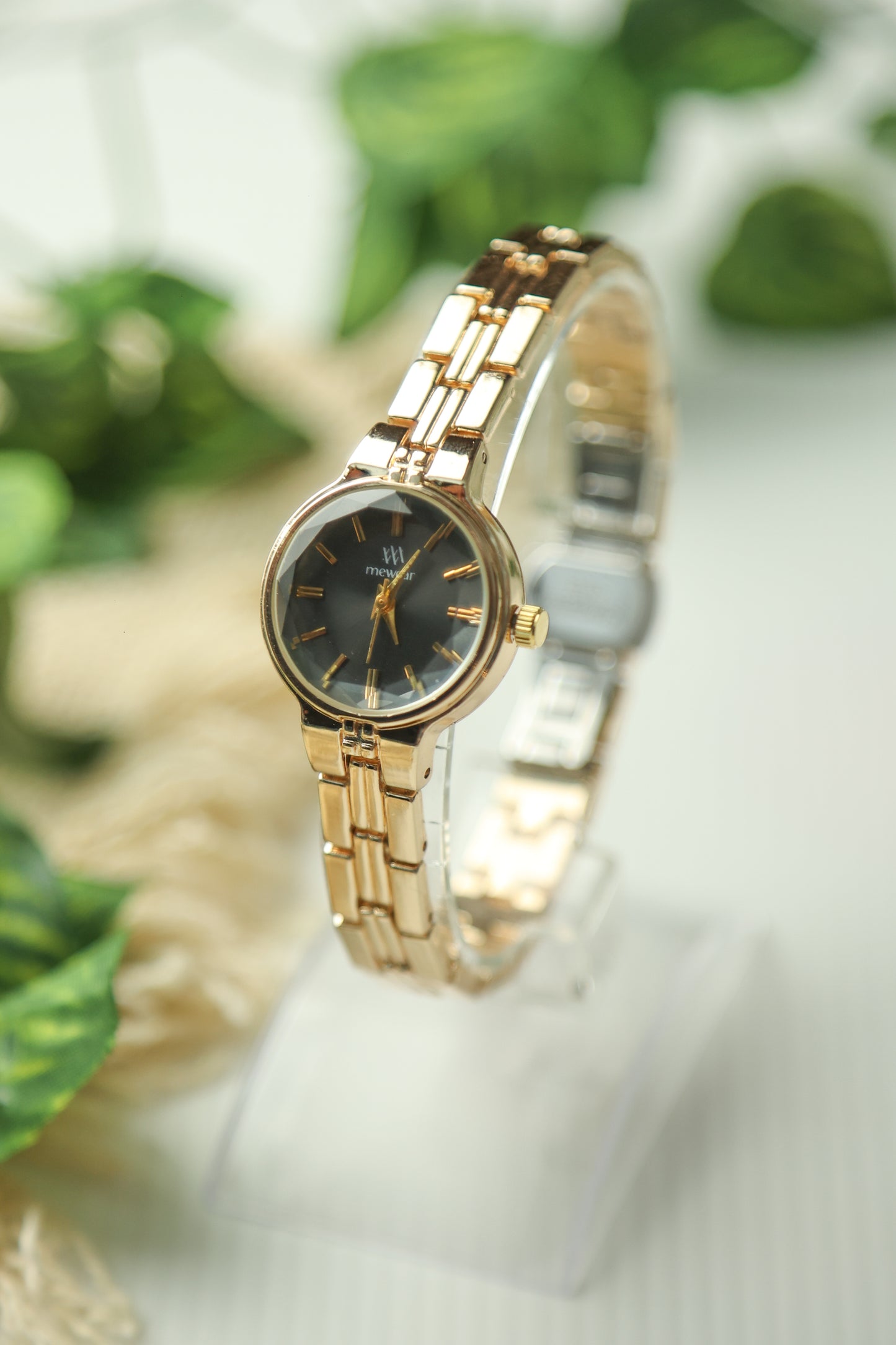 MW Round Black dial