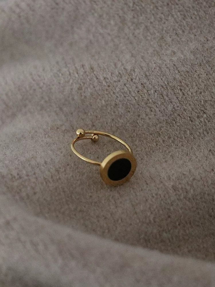 Black Round Adjustable Ring