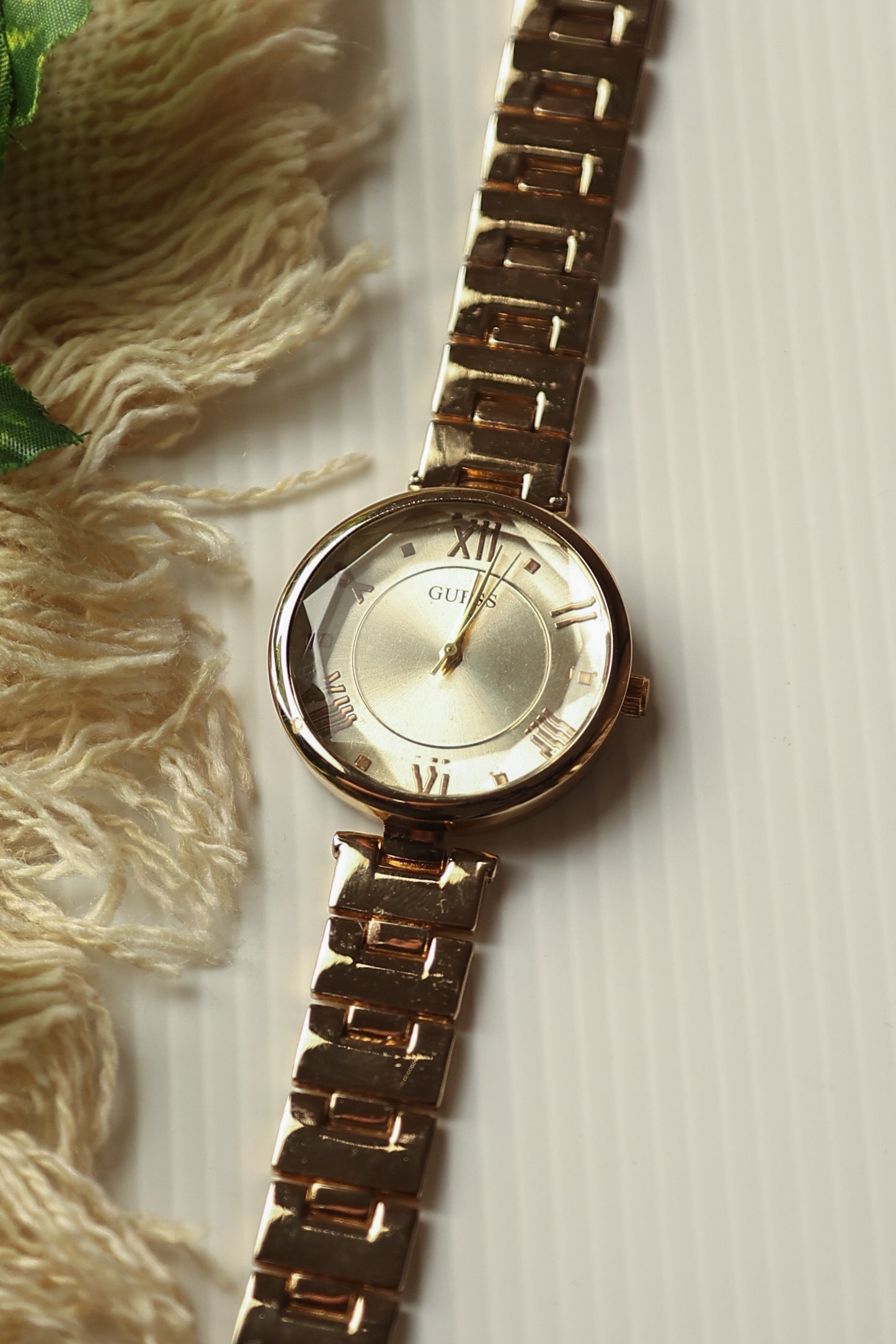 Guess Roman Gold