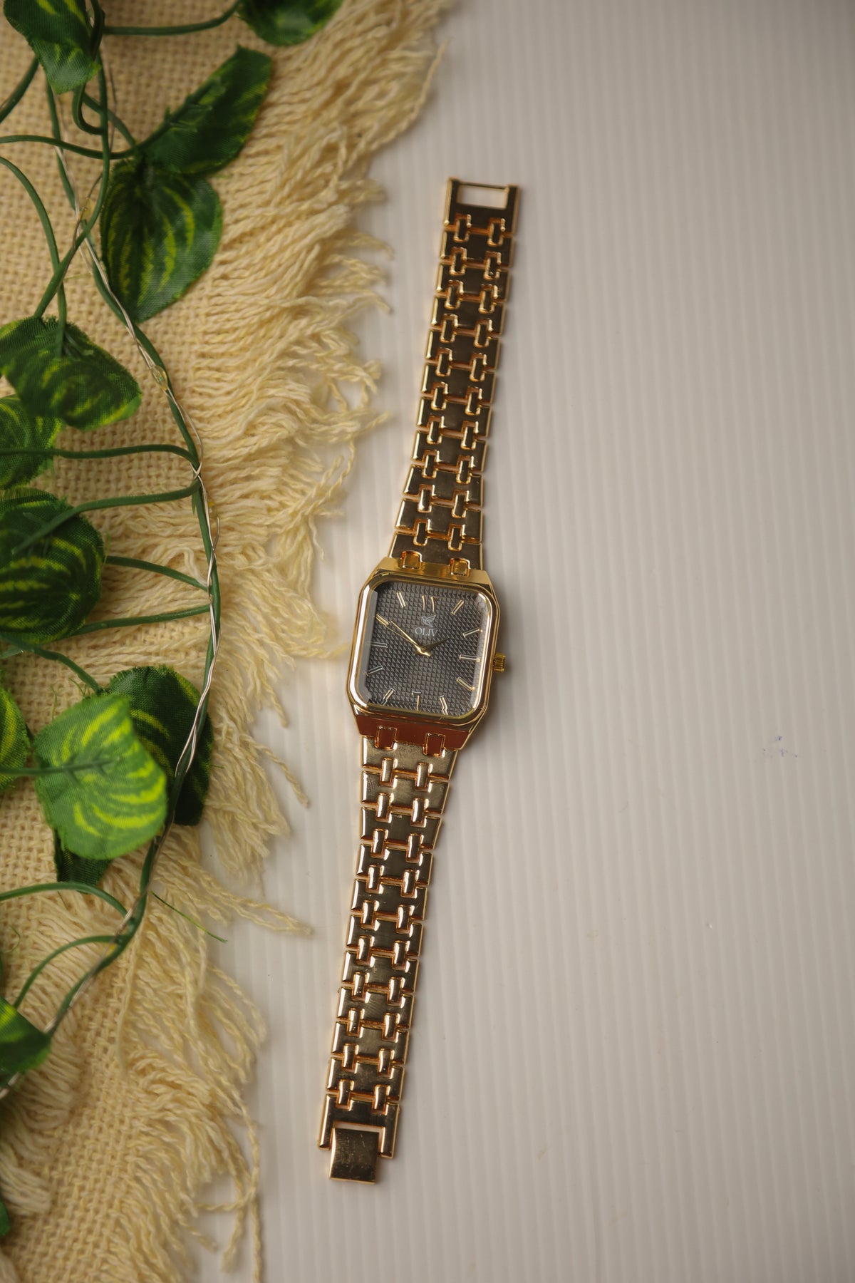 Oliv Roman Gold Black Dial