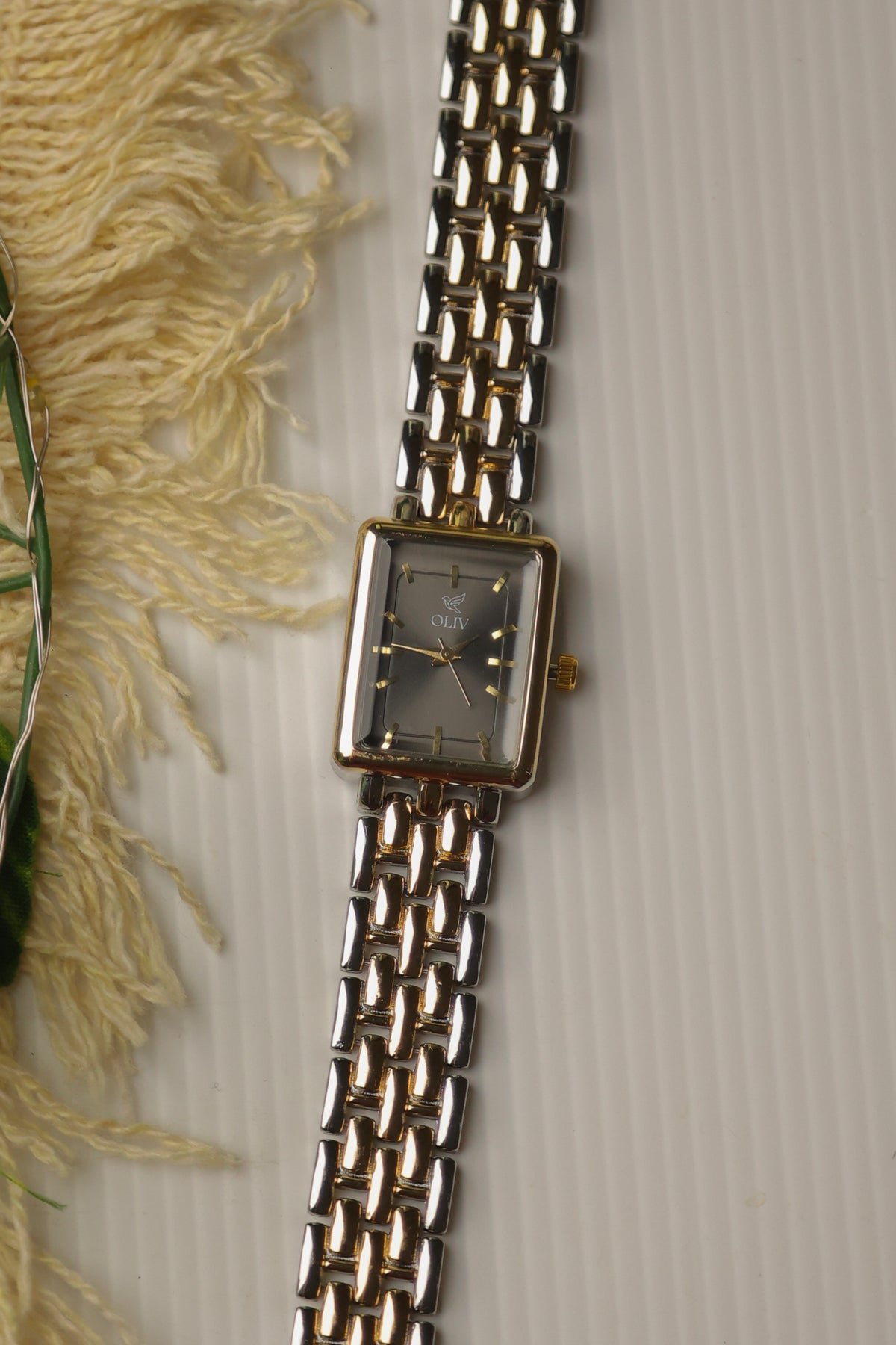 Oliv MW Square Black Dial