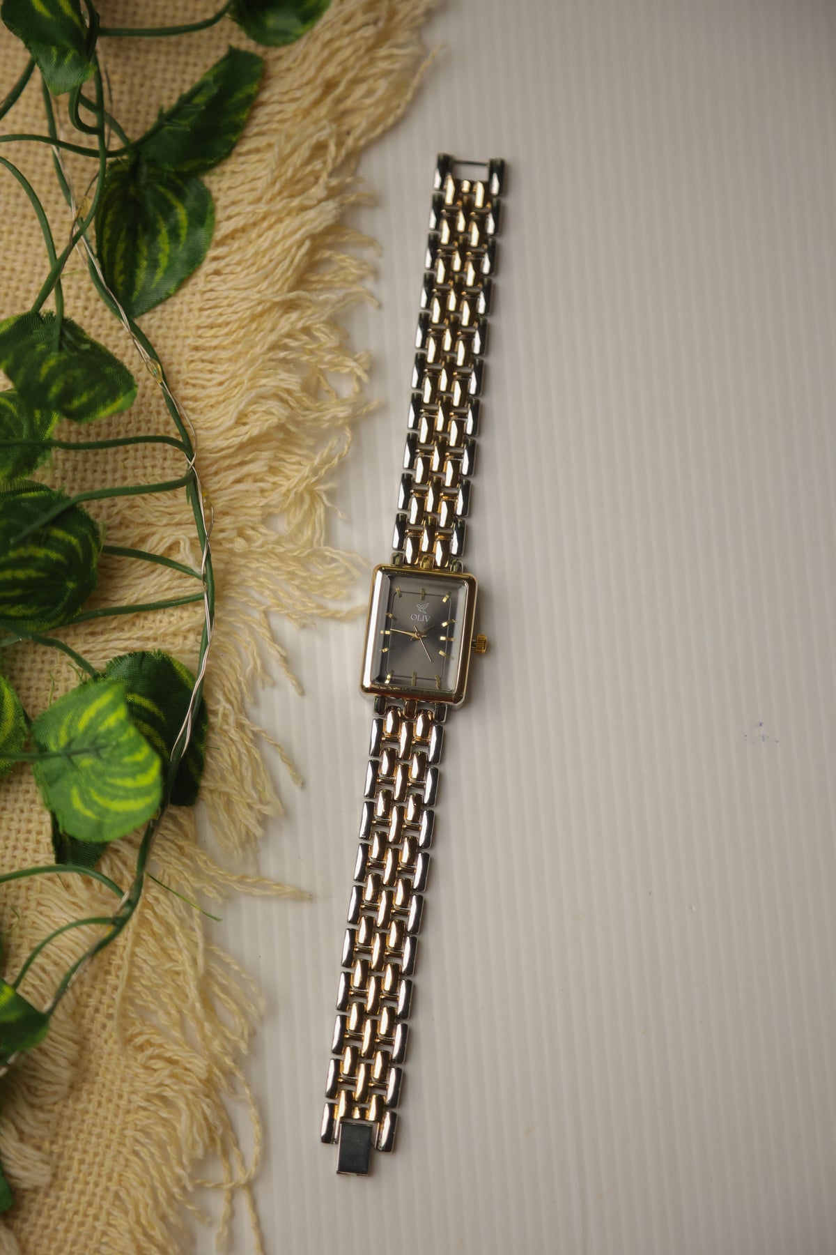 Oliv MW Square Black Dial