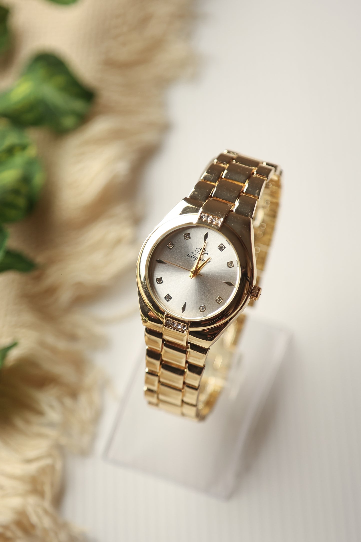 Elegance Round Gold