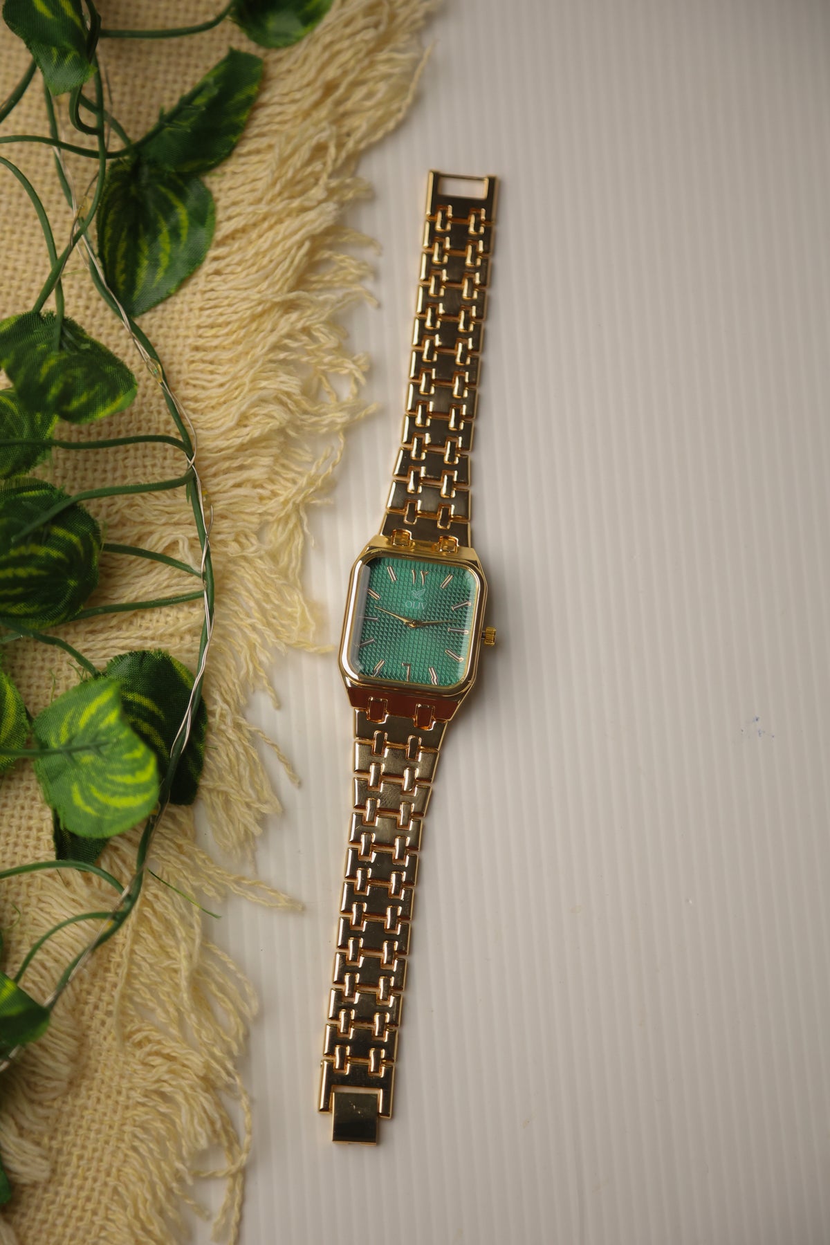 Oliv Roman Green Dial