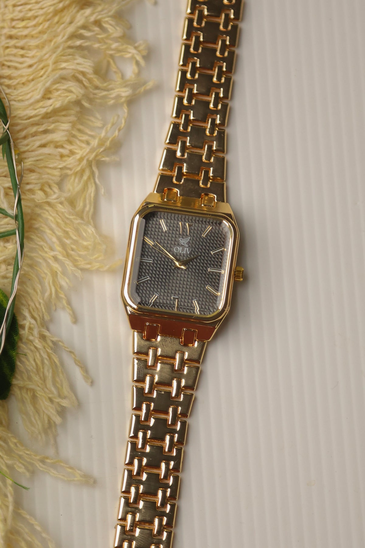 Oliv Roman Gold Black Dial