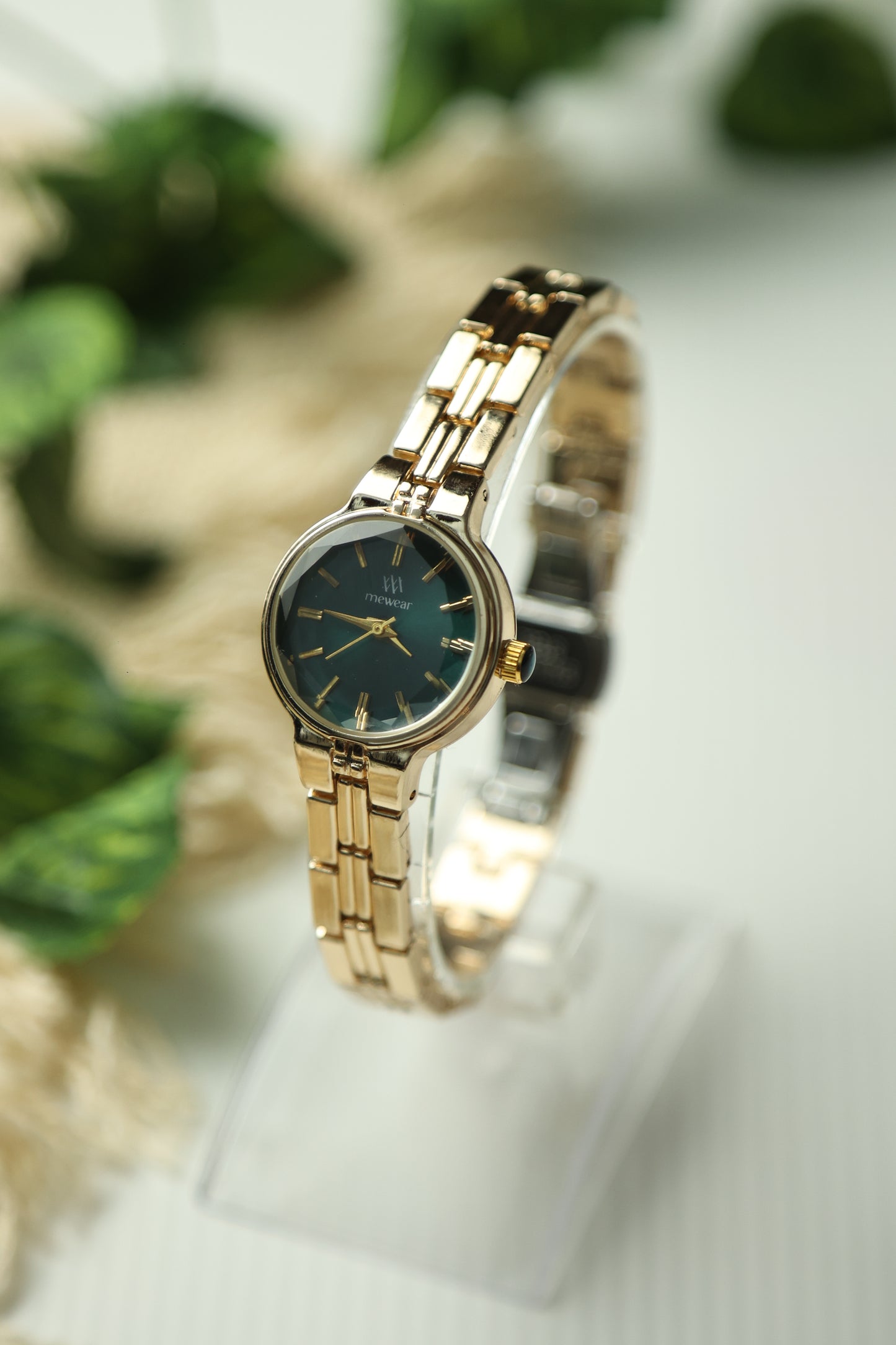 MW Round Green Dial