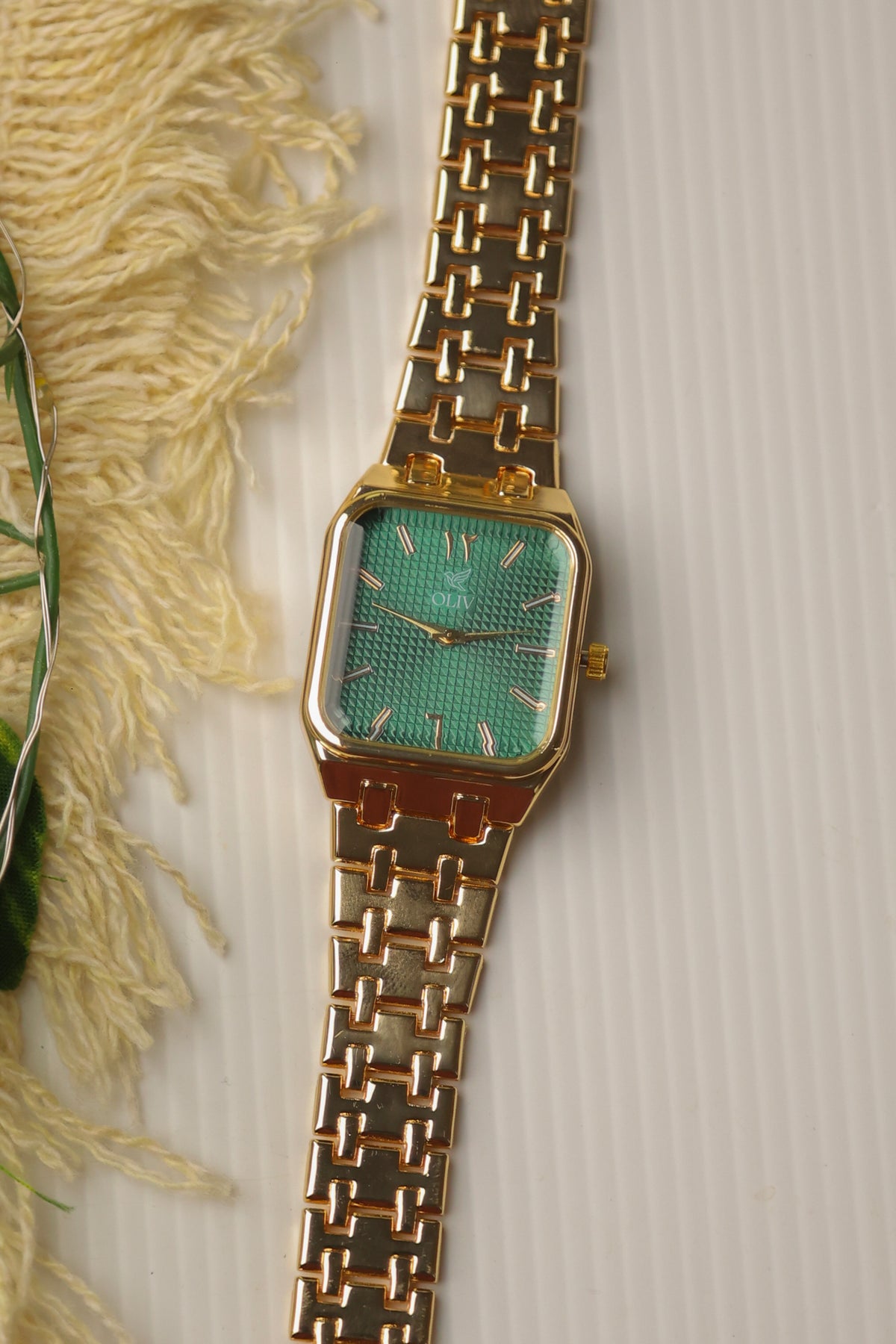 Oliv Roman Green Dial