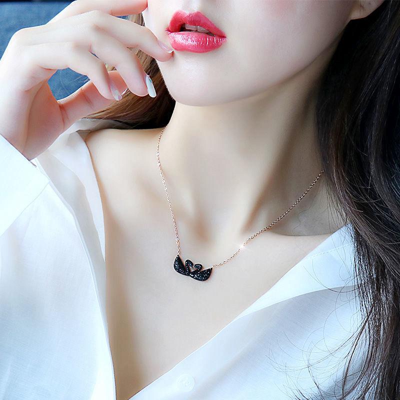 Double Swan White Necklace